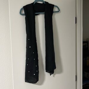 Head shawl with pearls on one end